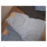 (K) 5 Pair of Jeans - Levis, Gap, W...
