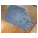 (K) 5 Pair of Jeans - Levis, Gap, W...