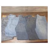 (K) 5 Pair of Jeans - Levis, Wrangl...