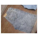 (K) 5 Pair of Jeans - Levis, Wrangl...