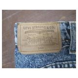 (K) 5 Pair of Jeans - Levis, Wrangl...