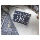(K) 5 Pair of Jeans - Levis, Wrangl...