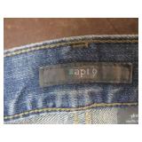 (K) 5 Pair of Jeans - Levis, Wrangl...