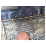 (K) 5 Pair of Jeans - Levis, Wrangl...