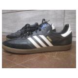 (K) Pair of Adidas Samba Shoes Size...