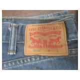 (K) 5 Pair of Jeans - 4 Pair of Lev...