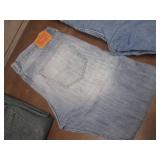 (K) 5 Pair of Jeans - 4 Pair of Lev...
