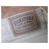 (K) 5 Pair of Jeans - 4 Pair of Lev...