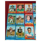 (35) 1971 Topps Football Cards