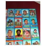(35) 1971 Topps Football Cards