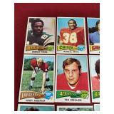 (25) 1975 Topps Football Cards
