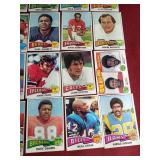 (25) 1975 Topps Football Cards