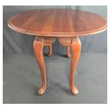 Drop-Leaf Accent Table with Cabriole Legs, 32 inch Width