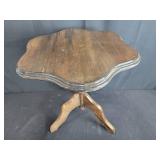 Vintage Wooden Accent Table with Scalloped Edge