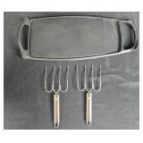 Cast Iron Griddle with 2 Meat Forks and Inflation Needle