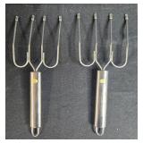 Cast Iron Griddle with 2 Meat Forks and Inflation Needle