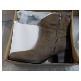 Tyndall Ankle Boots size 7...