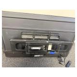 Vizio TV model V505-J09 with remote & wall mount Model CWM800FM