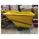 Rubbermaid Commercial 1050 Standard Duty 1 cu/yd 1000 Lb Cart