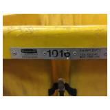 RUBBERMAID #1016 Commercial 1 cu/yd - 2000 Lb Rolling Bin