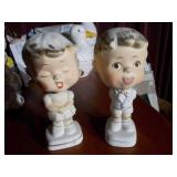The image displays a pair of vintage Enesco ceramic kissing bobblehead nodders.