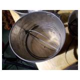 Vintage Metal Cookware & Baking Items