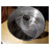 Vintage Metal Cookware & Baking Items