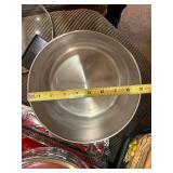 Kitchenware Collection with Bakeware, Pots, Trays, and Heart-Shaped Dish