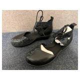 Walky Womens Shoes - Size 7.5