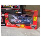 NASCAR Die Cast Model Cars Ð 1:24 Ð Hot Wheels / Racing Champions Ð Mobil 1 #12 Mayfield (2000), Valvoline #6 Martin (1998/Stock Rod 1949), Hot Wheels #44 Petty (1999) incl. ÒNASCAR Rocks America