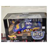 NASCAR Die Cast Model Cars Ð 1:24 Ð Hot Wheels / Racing Champions Ð Mobil 1 #12 Mayfield (2000), Valvoline #6 Martin (1998/Stock Rod 1949), Hot Wheels #44 Petty (1999) incl. ÒNASCAR Rocks America