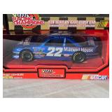 NASCAR Die Cast Model Cars Ð 1:24 Ð Racing Champions / Revell Ð Family Channel #16 Musgrove (1994), Small Soldiers #44 Stewart (1998), Spree #45 Petty (1999), Maxwell House #22 Labonte (1991), DeWa