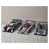 Die Cast Model Cars - 1:18 - Hot Wheels - Cadillac Northstar LMP GMTM (2000) / Infineon Audi R8 Le Mans (2002) / Peugeot 908 Hdi FAP /