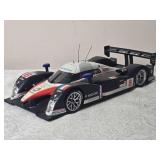 Die Cast Model Cars - 1:18 - Hot Wheels - Cadillac Northstar LMP GMTM (2000) / Infineon Audi R8 Le Mans (2002) / Peugeot 908 Hdi FAP /