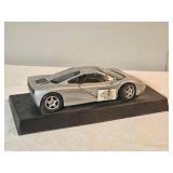 Maisto McLaren F1 (1993) Die-Cast Model on Display Base – Silver Supercar – Gullwing Doors & Detailed Engine