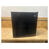 Avanti Mini Fridge RM16J1B