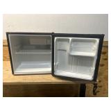 Avanti Mini Fridge RM16J1B