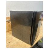 Avanti Mini Fridge RM16J1B