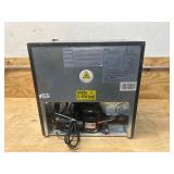 Avanti Mini Fridge RM16J1B