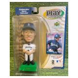 2001 MLB Edition Upper Deck Play Makers Ichiro Suzuki Bobble Head