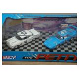 Hot Wheels the Petty Racing Family Set