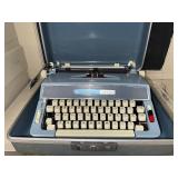 Signature 510 Vintage Portable Typewriter with Case