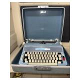 Signature 510 Vintage Portable Typewriter with Case