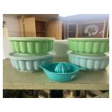 Set of 4 Tupperware Gelatin Molds with Lids and Citrus Juicer