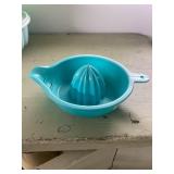 Set of 4 Tupperware Gelatin Molds with Lids and Citrus Juicer