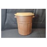 Rubbermaid Roughneck Brown Plastic Trash Can with Lid