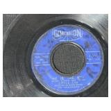 Collection of Vintage 45 RPM Vinyl Records - Motown, Beach Boys, Soul & More - in case records have no covers