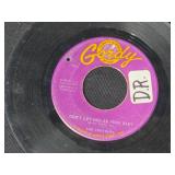 Collection of Vintage 45 RPM Vinyl Records - Motown, Beach Boys, Soul & More - in case records have no covers