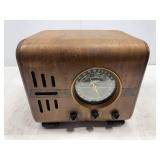 ZENITH MODEL 5F233 TUBE RADIO