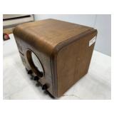 ZENITH MODEL 5F233 TUBE RADIO